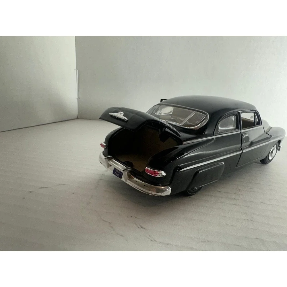 MOTORMAX Diecast 1949 Mercury Coupe Car 1:24 Black Opening Doors Hood Trunk